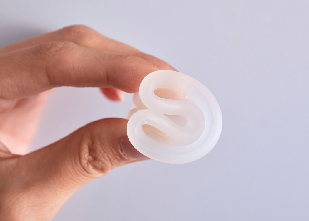 kubeczek menstruacyjny wykonany z tworzywa TPE