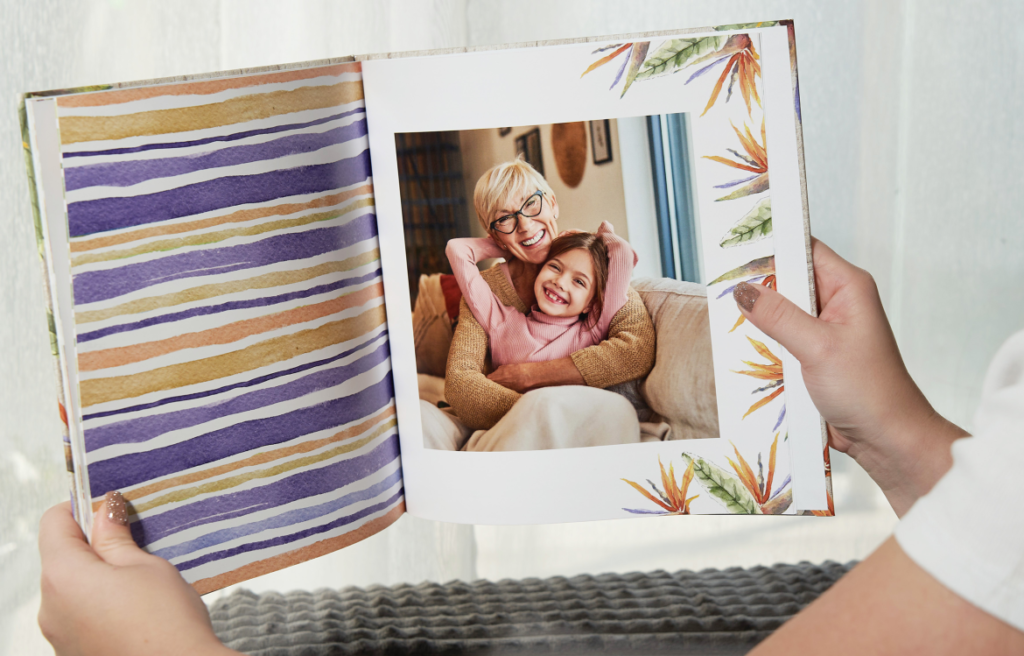 fotoksiążka ze zdjęciem wnuczki i babci